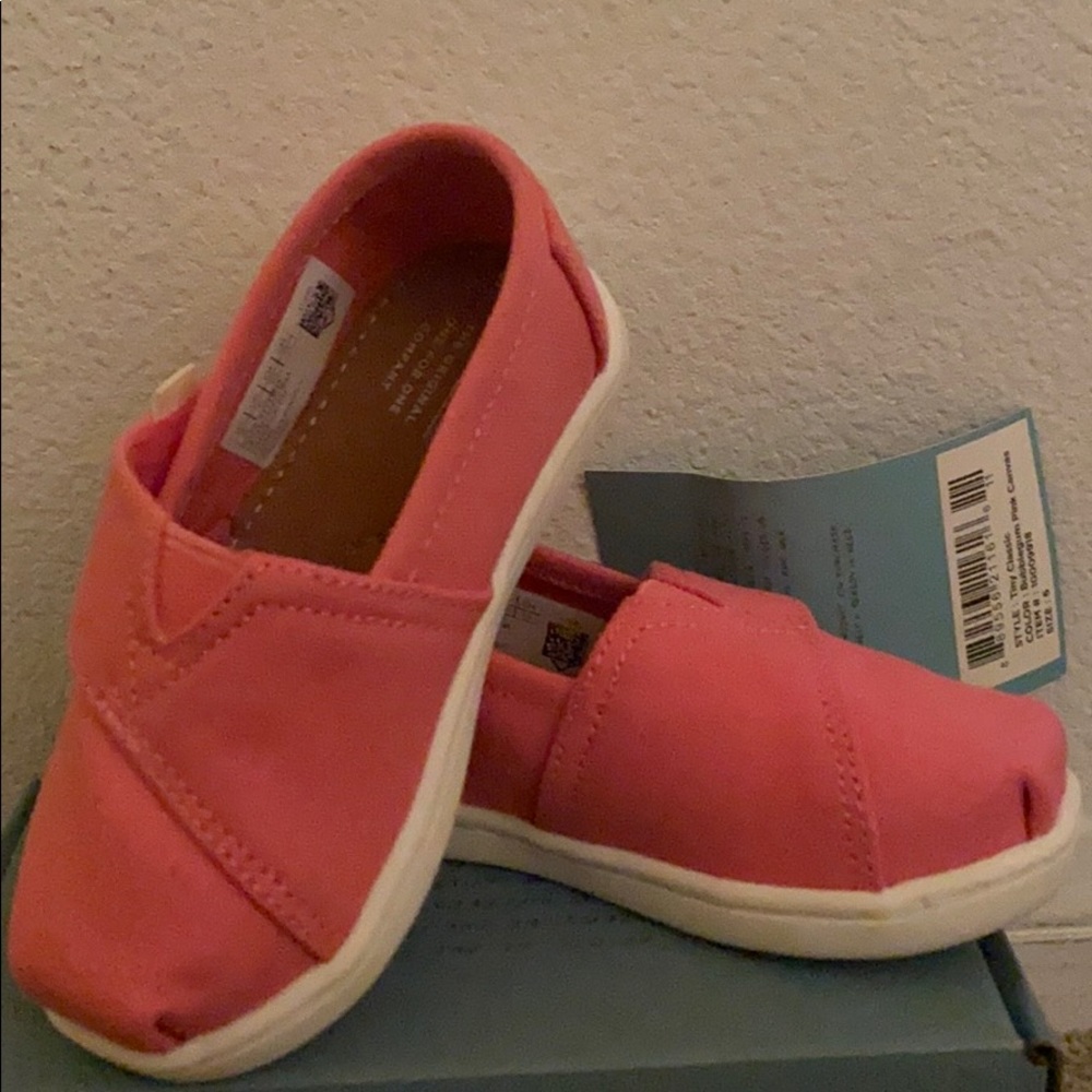 Pink TOMS